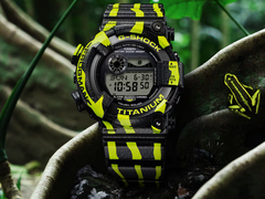 O Casio Frogman GW-8200TPF-1JR &quot;Poison Dart&quot; (na foto) em um fundo de floresta. (Fonte da imagem: Casio Japan)