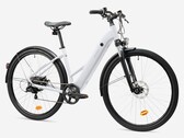 A e-bike de quadro baixo Decathlon Rockrider E-ACTV 100 já está disponível. (Fonte da imagem: Decathlon)
