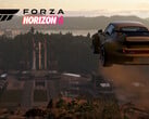 Forza-Porsche springt über Hügelkuppel ins freie Tal