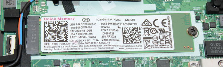 Um SSD PCIe 4 serve como armazenamento do sistema.