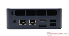 Traseira: Adaptador de energia, 2x 2.5G Lan, HDMI, DisplayPort, 2x USB