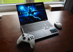 O Erazer Beast 16 X1 é um laptop para jogos muito bom