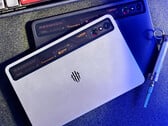O tablet para jogos RedMagic de última geração não será lançado junto com a série 11S Pro. Na foto: uma imagem promocional mostrando as duas cores do RedMagic Nova.