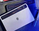 O tablet para jogos RedMagic de última geração não será lançado junto com a série 11S Pro. Na foto: uma imagem promocional mostrando as duas cores do RedMagic Nova.