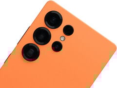 A Samsung também pode não oferecer o Galaxy S26 Ultra na cor preta. Na foto: S25 Ultra na skin Cosmic Orange da Dbrand. (Fonte da imagem: Dbrand)