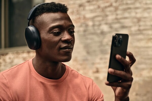 O Sonos Ace agora tem um recurso SideTone que permite que os usuários ouçam sua própria voz durante as chamadas. (Fonte da imagem: Sonos)