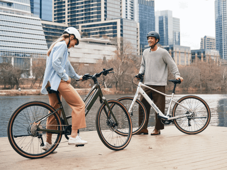 A e-bike Velotric Tempo está disponível nas opções de quadro de passo médio e de passo alto