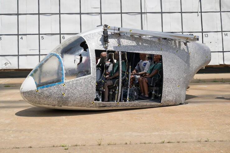 O modelo da fuselagem da aeronave depois de cair de uma altura de 35 pés (Fonte da imagem: NASA e Mark Knopp)