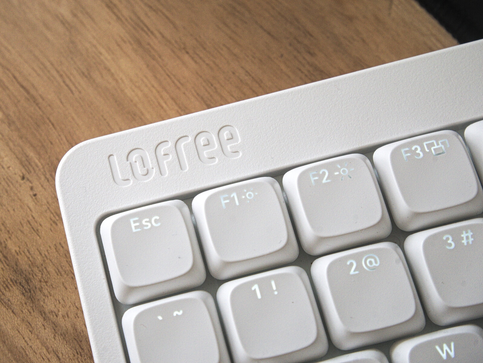 Análise do teclado mecânico Lofree Flow Lite: Excelente design de
