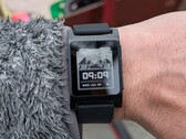 Smartwatch Pebble Core 2 Duo executando o watchface Weather Land da Reno. (Fonte da imagem: blog de Eric Migicovsky)