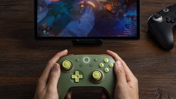 O controle sem fio Ultimate 3C+ possui dois anéis de força.