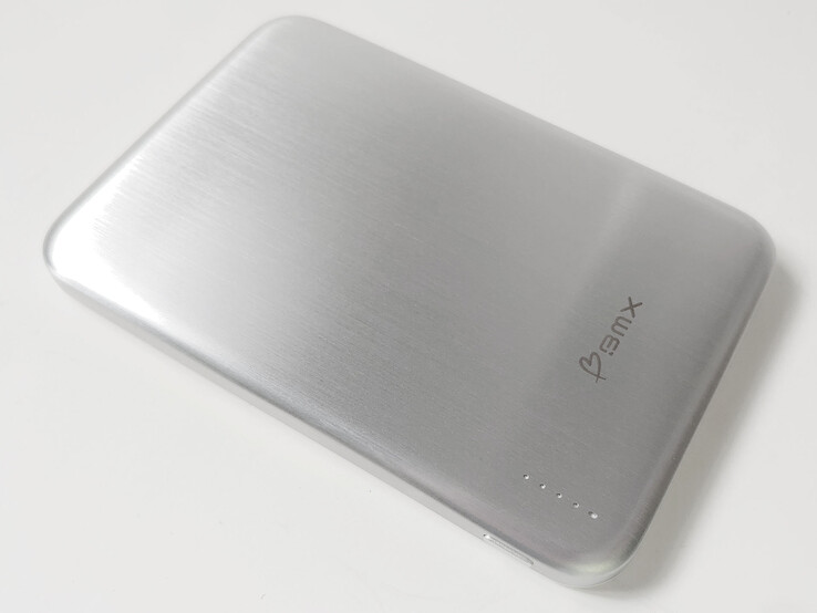 Banco de potência magnético sem fio BMW SolidSafe Air Titanium 5K Qi2.