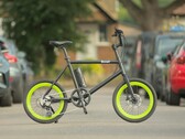 A Mini bike da Boost (na foto) pode ser elétrica ou movida a pedal. (Fonte da imagem: Boost)