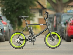 A Mini bike da Boost (na foto) pode ser elétrica ou movida a pedal. (Fonte da imagem: Boost)
