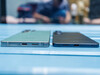 Comparação de altura: Samsung Galaxy S25 Ultra (esquerda, 8,2 milímetros) e Samsung Galaxy S25 Edge (direita, 5,8 milímetros) 