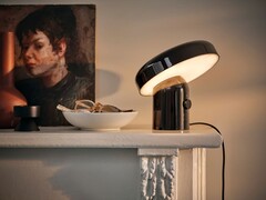 A lâmpada com alto-falante Bluetooth Blomprakt da IKEA (na foto) já está disponível globalmente. (Fonte da imagem: IKEA)