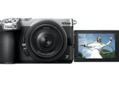 A câmera sem espelho Nikon Z5IIC vem com uma tela sensível ao toque de ângulo variável de 3,2" para selfies convenientes.