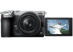 A câmera sem espelho Nikon Z5IIC vem com uma tela sensível ao toque de ângulo variável de 3,2" para selfies convenientes.