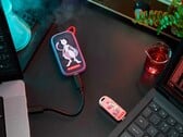 O SSD portátil SANDISK Mewtwo e o pen drive USB-C Mew, comemorativos do 30º aniversário do Pokémon, ilustrados na foto