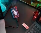 O SSD portátil SANDISK Mewtwo e o pen drive USB-C Mew, comemorativos do 30º aniversário do Pokémon, ilustrados na foto