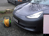 Teste de estacionamento do Tesla USS vs HW3 vs HW4 (imagem: RSEV/YT)