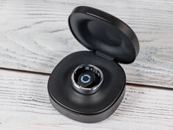 RingConn Gen 3 em seu estojo de recarga
