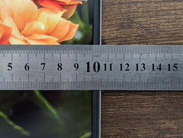 Molduras laterais muito estreitas