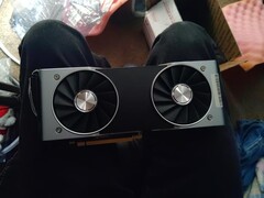 O alegado GTX 2080 tem o mesmo design de referência do RTX 2080. (Fonte: ascendance22 em Reddit)