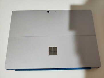 Amostra de engenharia do Surface Pro 8. (Fonte de imagem: eBay)