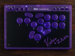 o 8BitDo Arcade Controller Transparent Purple Edition suporta limpeza SOCD e bloqueio de torneio.