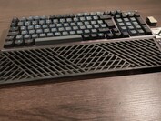 O apoio para o pulso é feito de borracha confortável, mas não pode ser fixado. (Fonte da imagem: Notebookcheck)