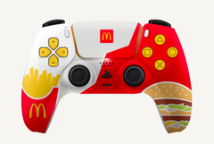 O controlador McDonald&#039;s Dual Sense e seu design idiossincrático. (Fonte de imagem: Sony)