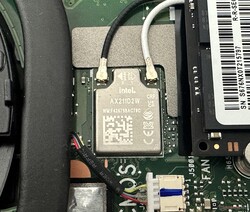 A placa Intel Wi-Fi 6E AX211 é soldada na placa-mãe