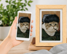 Moldura digital Bigme exibindo um retrato de animal de estimação gerado por IA