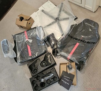 Tudo isso está bem embalado na caixa.