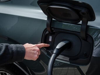 A partir do quarto trimestre de 2026, os motoristas de modelos Volvo totalmente elétricos, como o compacto EX30, poderão usar mais de 20.000 Superchargers da Tesla em toda a Europa diretamente por meio do aplicativo para smartphone da própria Volvo