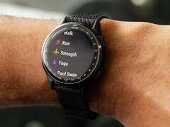 Os smartwatches Approach S44 e S50 da Garmin (na foto) estão recebendo uma nova atualização estável. (Fonte da imagem: Garmin)