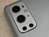Espera-se que a série OnePlus 9 chegue de três formas este mês. (Fonte da imagem: Dave Lee)