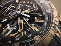 O cronógrafo Roger Dubuis Excalibur Spider Flyback (na foto) tem uma coroa em ouro rosa com um anel laqueado que segue todo o esquema de cores. (Fonte das imagens: Roger Dubuis)