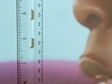 Os pixels são visíveis a uma distância de visualização de 6 polegadas, mas normalmente não ultrapassam 3,3 pés. (Fonte da imagem: Notebookcheck)