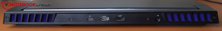 Parte traseira: USB-C 3.2 Gen 2 (10 GBit/s, DP), HDMI 2.1, USB-A (5 GBit/s), fonte de alimentação