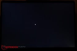 Pequeno sangramento da luz de fundo no canto inferior direito