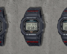 O relógio da colaboração Casio G-Shock x Offspring DW-5600 (foto) tem a marca "Offspring" em vermelho e em negrito na pulseira. (Fonte da imagem: Offspring no Instagram)