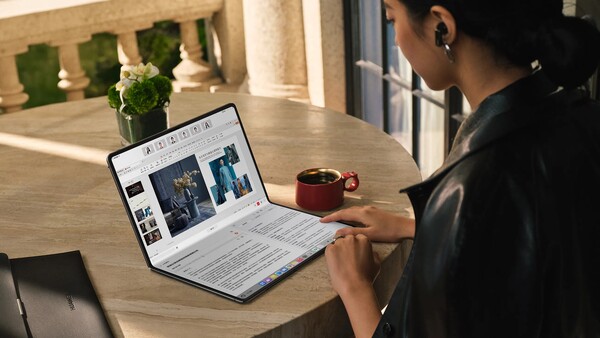 O Huawei MateBook Fold pode ser usado sem um teclado físico. (Fonte da imagem: Huawei)