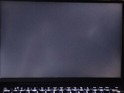 Sangramento moderado da luz de fundo (mostrado aprimorado aqui)