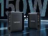 O carregador rápido de 150 W possui três portas USB-C. Na imagem: uma renderização promocional que mostra o design do adaptador.