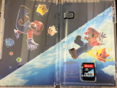 A arte interna com o cartucho do Switch do pacote Super Mario Galaxy 1+2 (fonte da imagem: ForeverPhysical X)