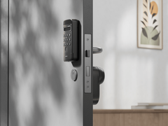 O Keypad Vision de US$ 99 (foto) permite que o senhor desbloqueie o SwitchBot Lock Ultra com o seu rosto. (Fonte da imagem: SwitchBot) 