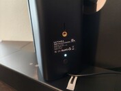 O Soundbar e os satélites vêm com rosca(s) para tripé (Fonte da imagem: Notebookcheck)