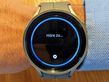 O Samsung Watch5 Pro apoia os assistentes de voz